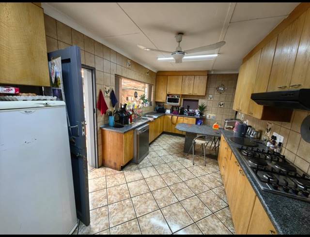 3 BEDROOM HOUSE FOR SALE IN VANDERBIJLPARK SW 5